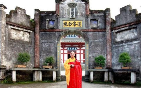 【佛教養老】他是一個永遠長不大的小孩，卻混跡于老人圈，成為老人家最愛的養老和尚